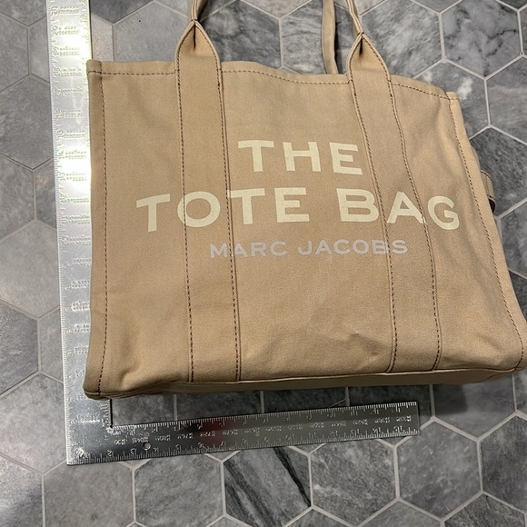 Marc Jacobs The Tote Bag in Ivory - Like New - Picture 11 of 11